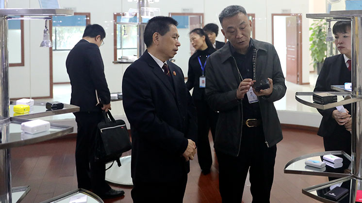 “送法進(jìn)企業(yè)、服務(wù)自貿(mào)區(qū)”——市中級(jí)人民法院為炬神電子提供優(yōu)質(zhì)司法服務(wù)