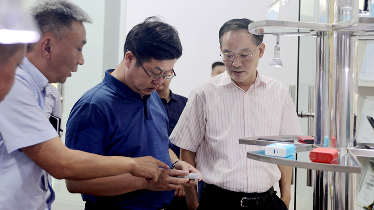 市委常委、副市長(zhǎng)徐懷好走訪炬神電子 ：全力、熱情、周到提供服務(wù)